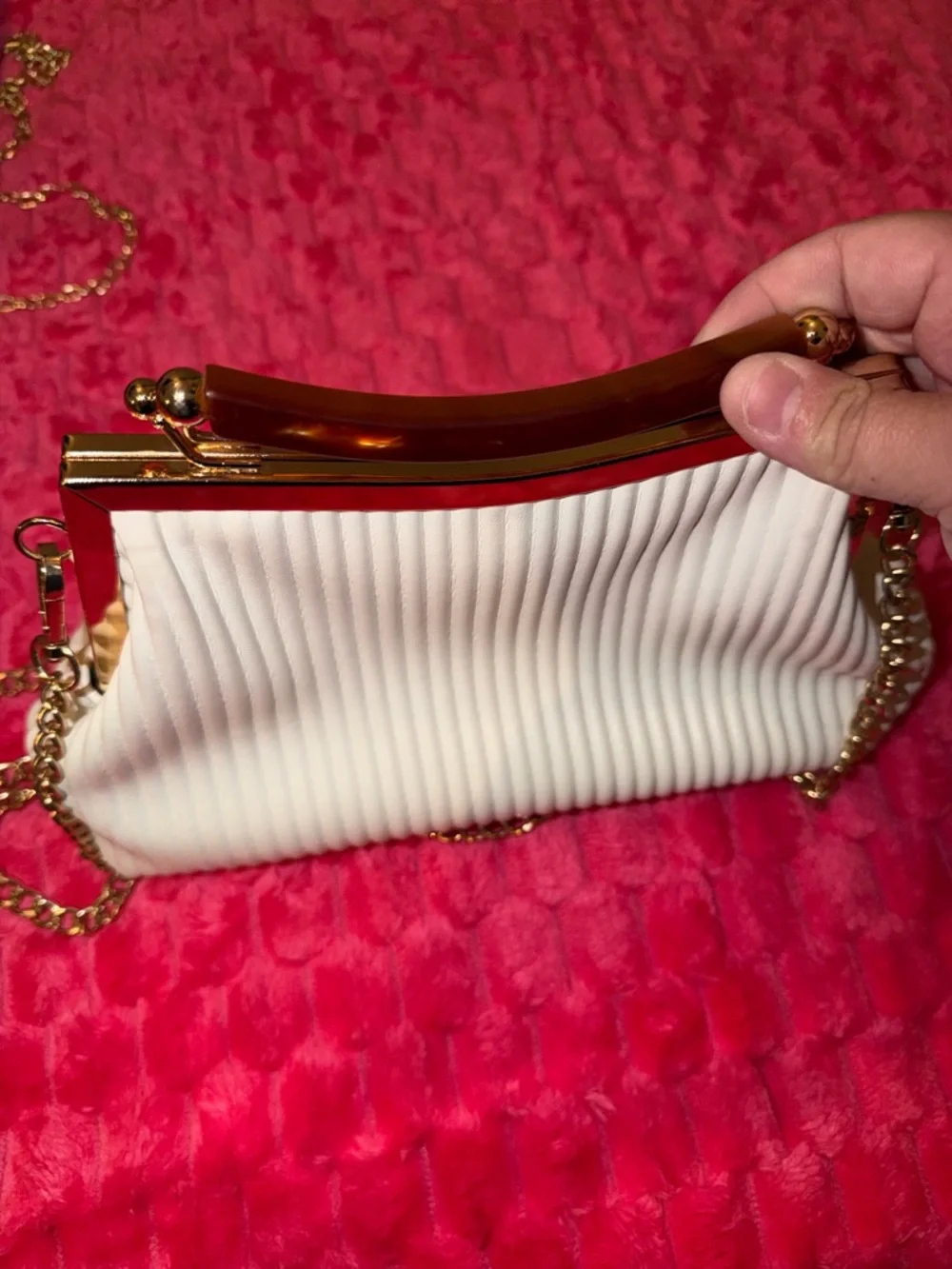 Elegant White Pleated Frame Crossbody Bag with Gold Chain